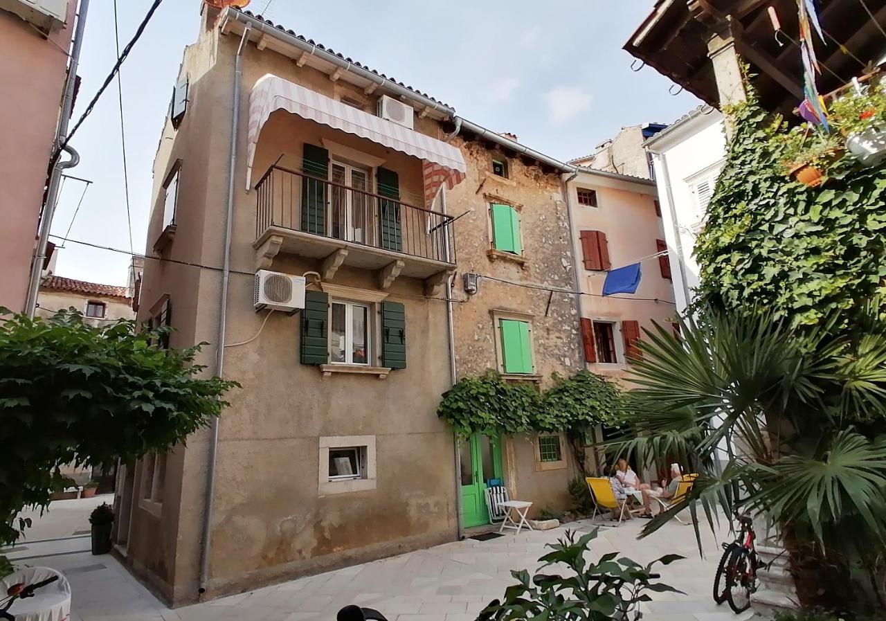 Apartment Veli Dvor Cres Bagian luar foto