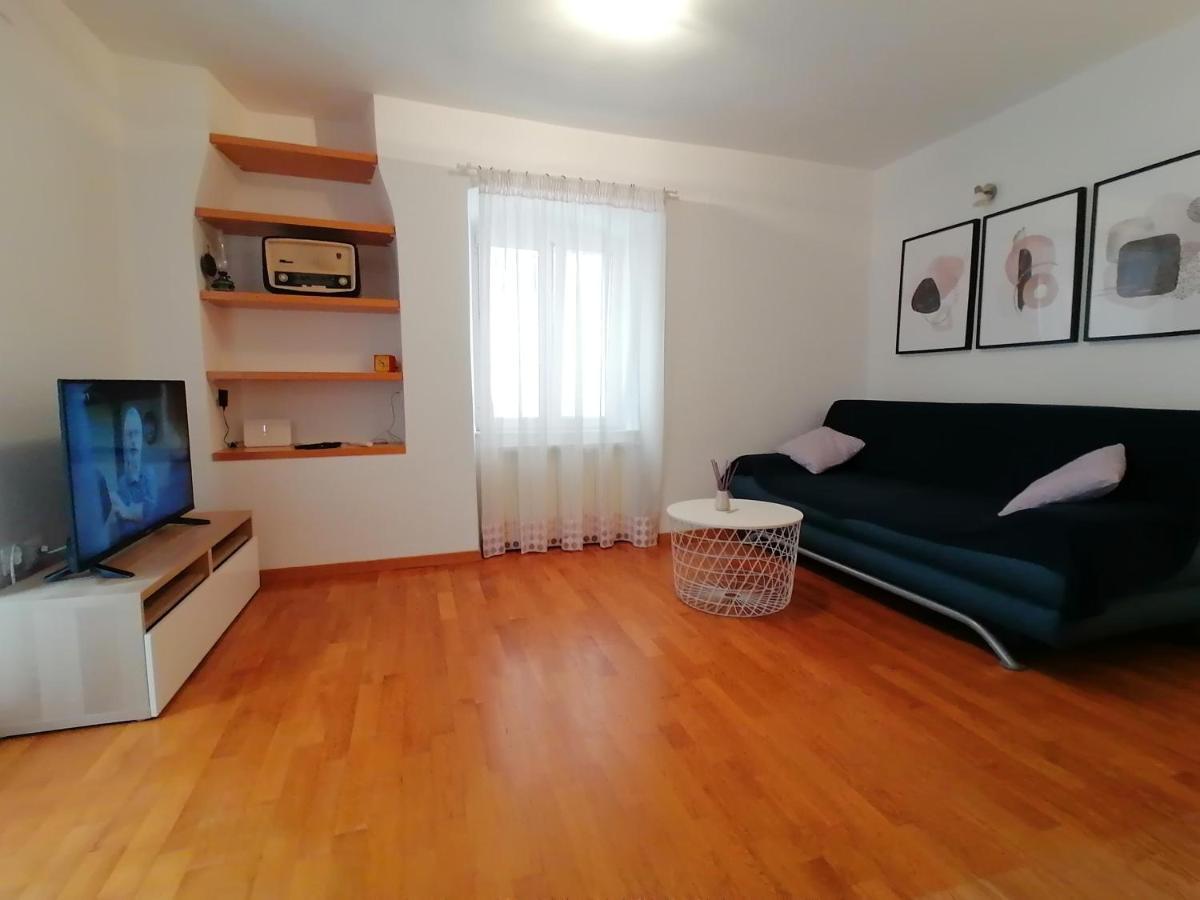 Apartment Veli Dvor Cres Bagian luar foto