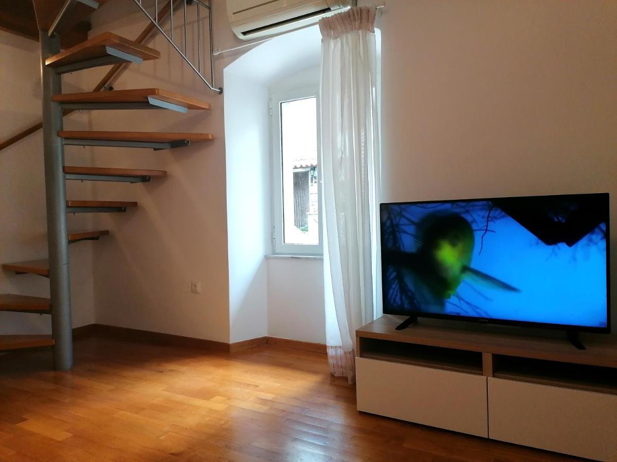Apartment Veli Dvor Cres Bagian luar foto