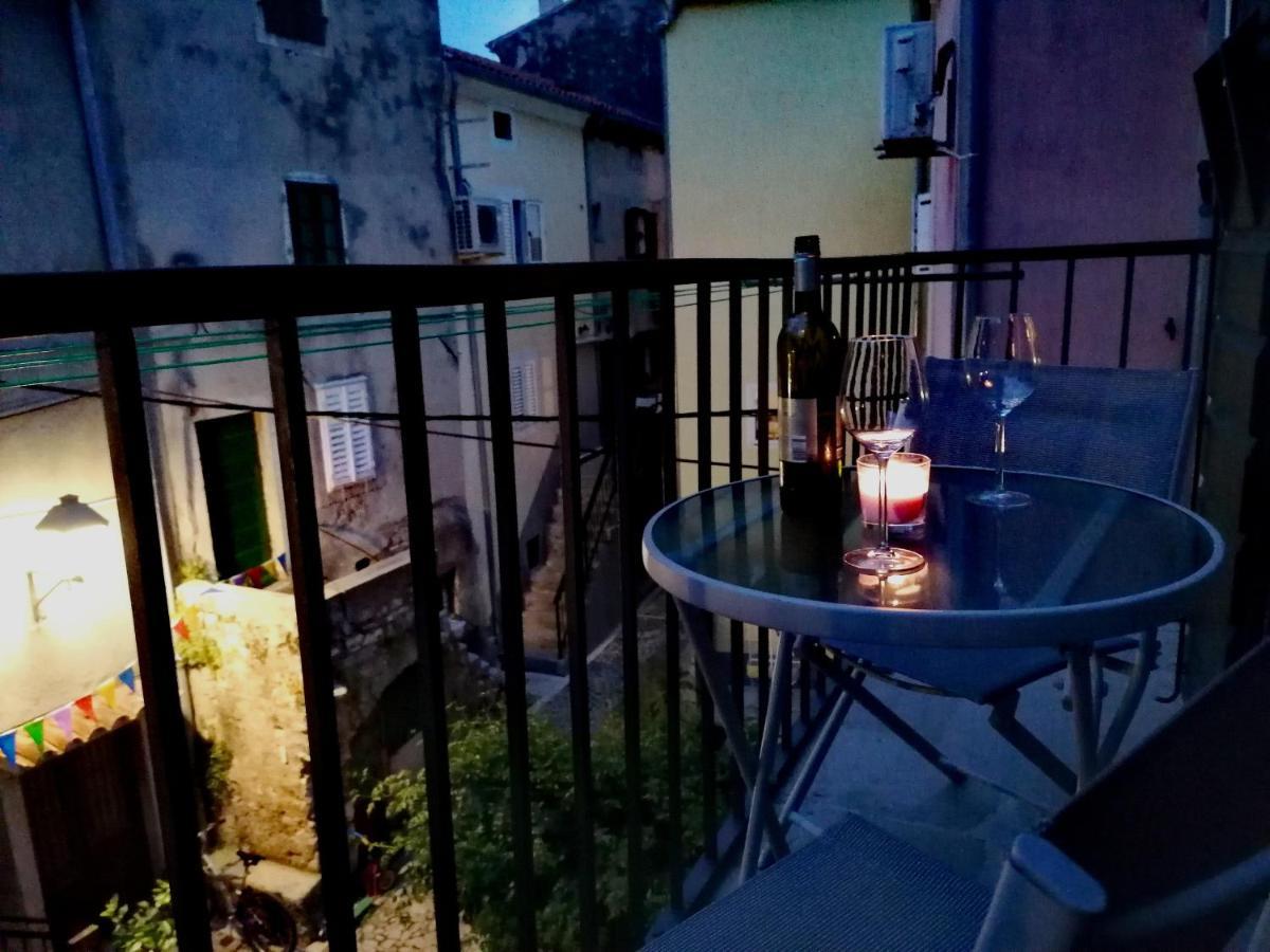 Apartment Veli Dvor Cres Bagian luar foto